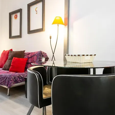 Super Bright City Center Apartament